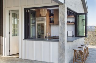 Outdoor kitchen